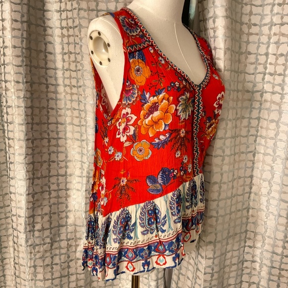 Patrons of Peace Tops - Patrons of Peace women’s Sleeveless High Low Peplum Floral Top Size Medium